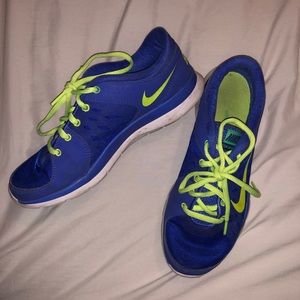 NIKE Running Shoe